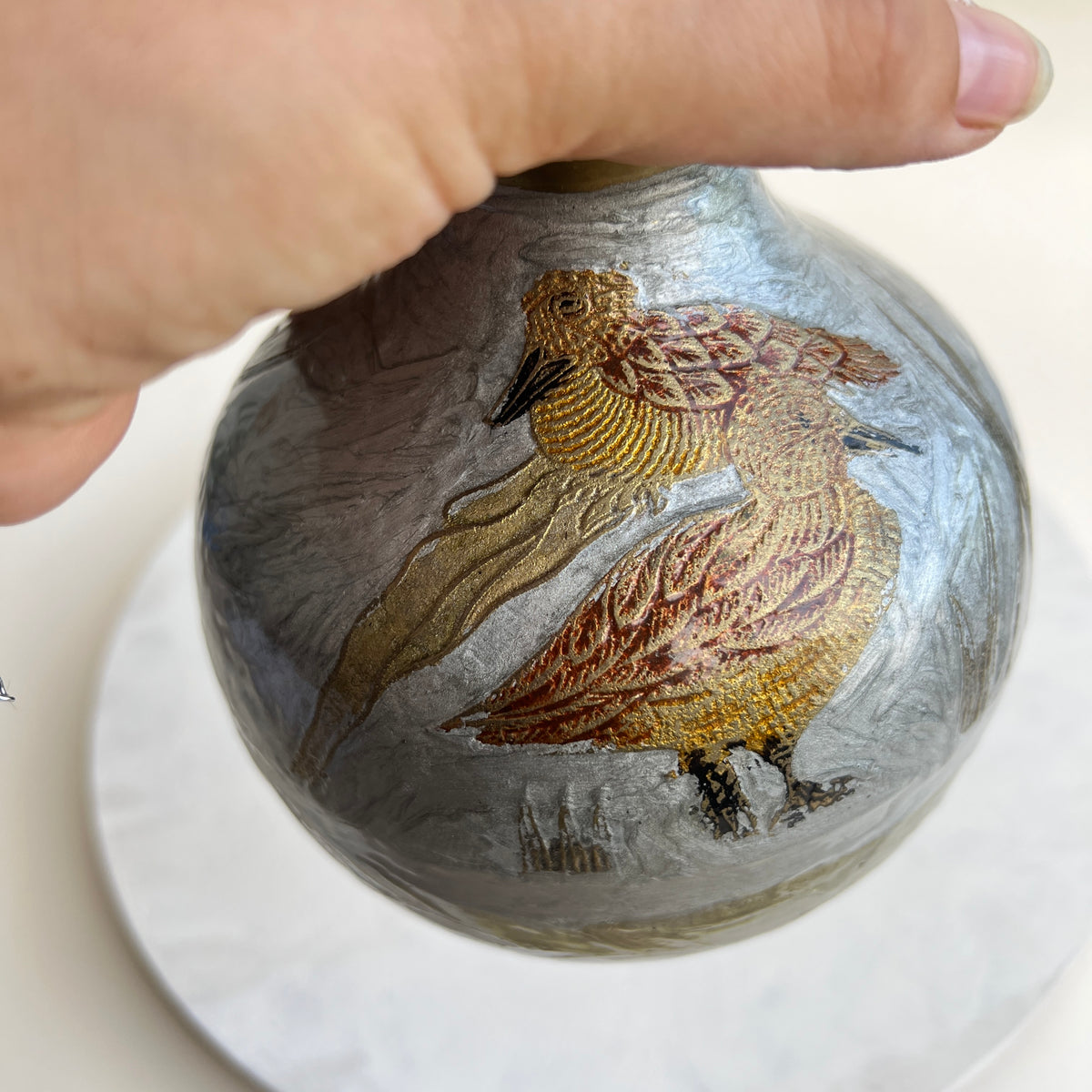 Vintage Messing Vase handgemalt Wasservögel gravierte Emaille indischer Cloisonné Stil