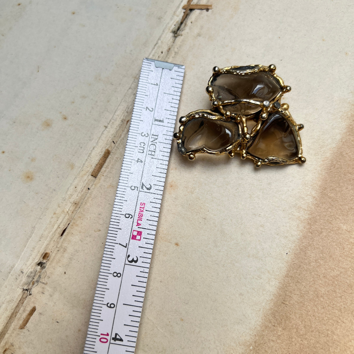 Abstrakte Vintage Rauchglas Brosche Naturalist skandinavischer Brutalismus Schmuck 70er Jahre