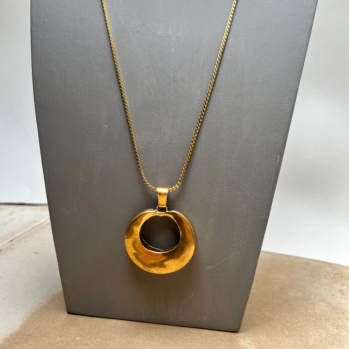 Vintage Halskette goldfarben mit Punzen Modernist Design