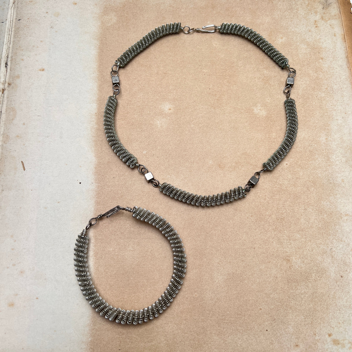 Set aus Vintage Halskette und Armband Brutalismus Space Age Chocker Schmuck