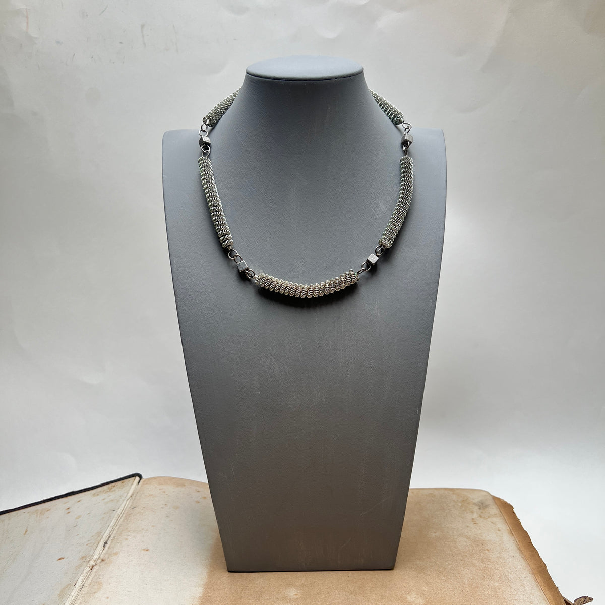 Set aus Vintage Halskette und Armband Brutalismus Space Age Chocker Schmuck