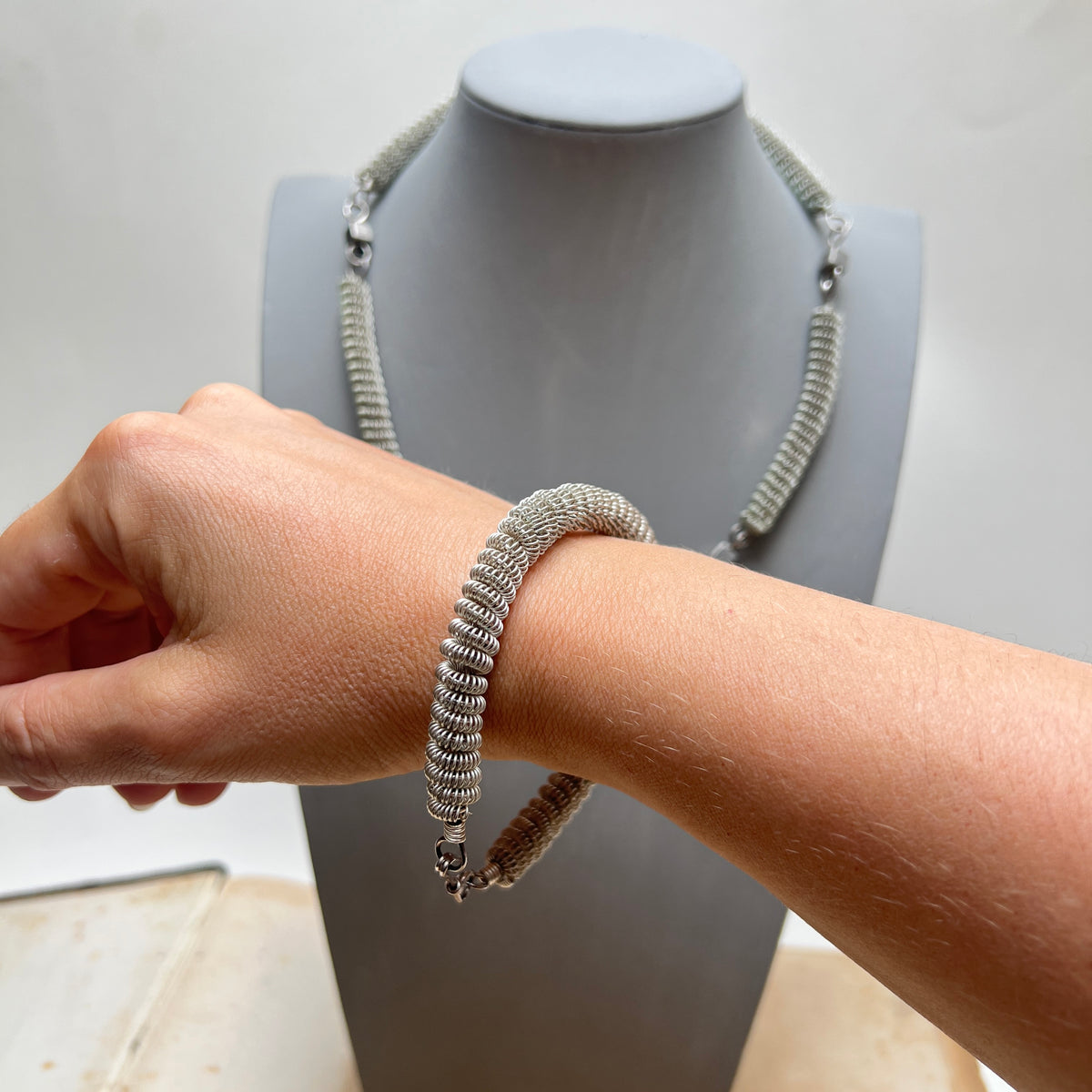 Set aus Vintage Halskette und Armband Brutalismus Space Age Chocker Schmuck
