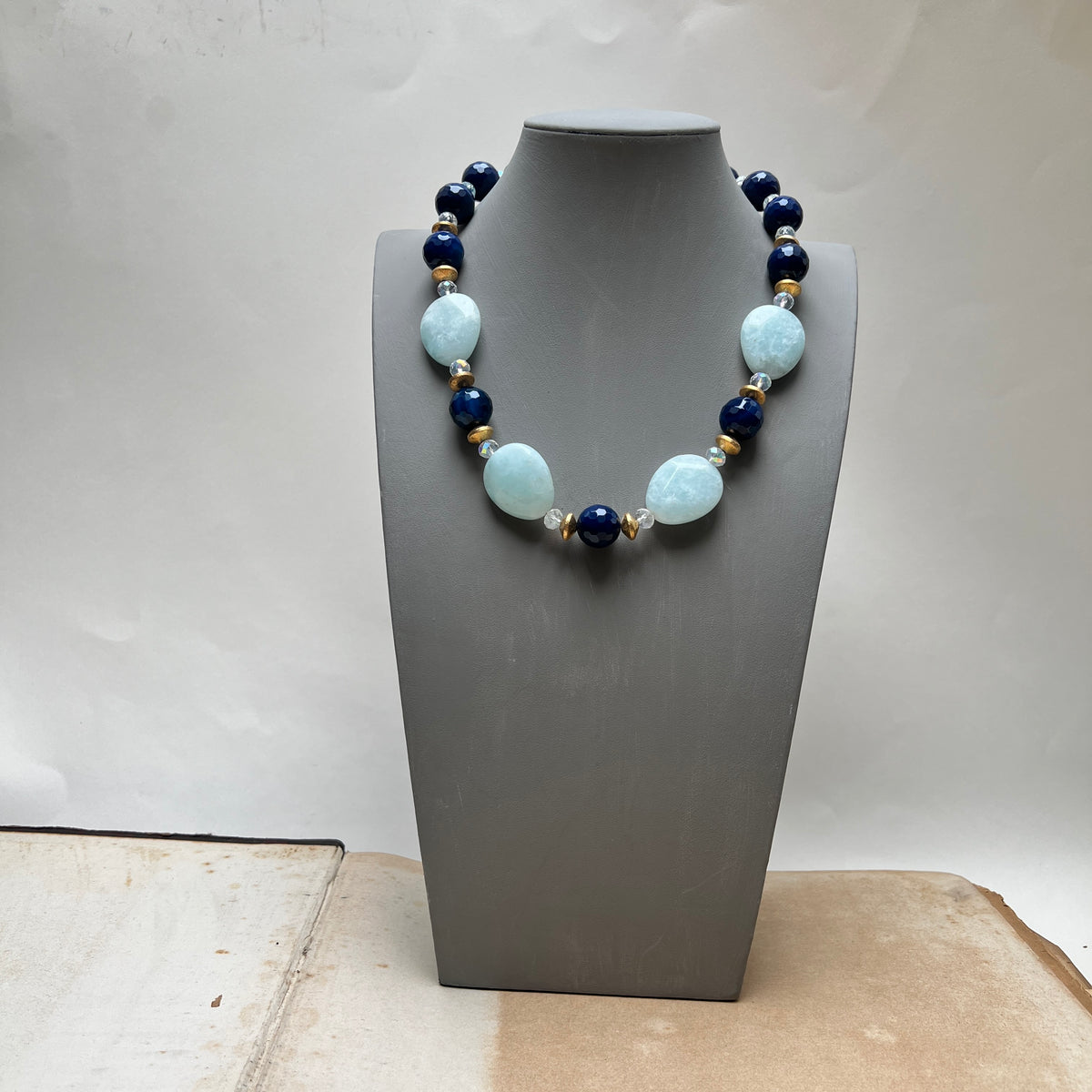 Vintage Chalcedon Glasperlen Halskette mit Magnetverschluss