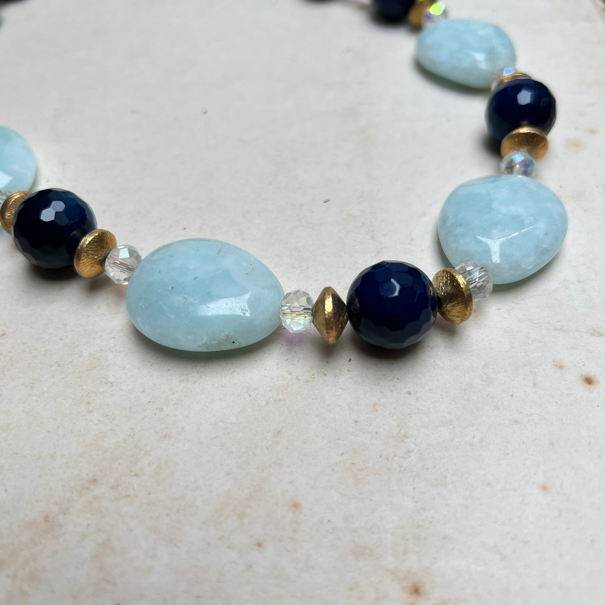 Vintage Chalcedon Glasperlen Halskette mit Magnetverschluss