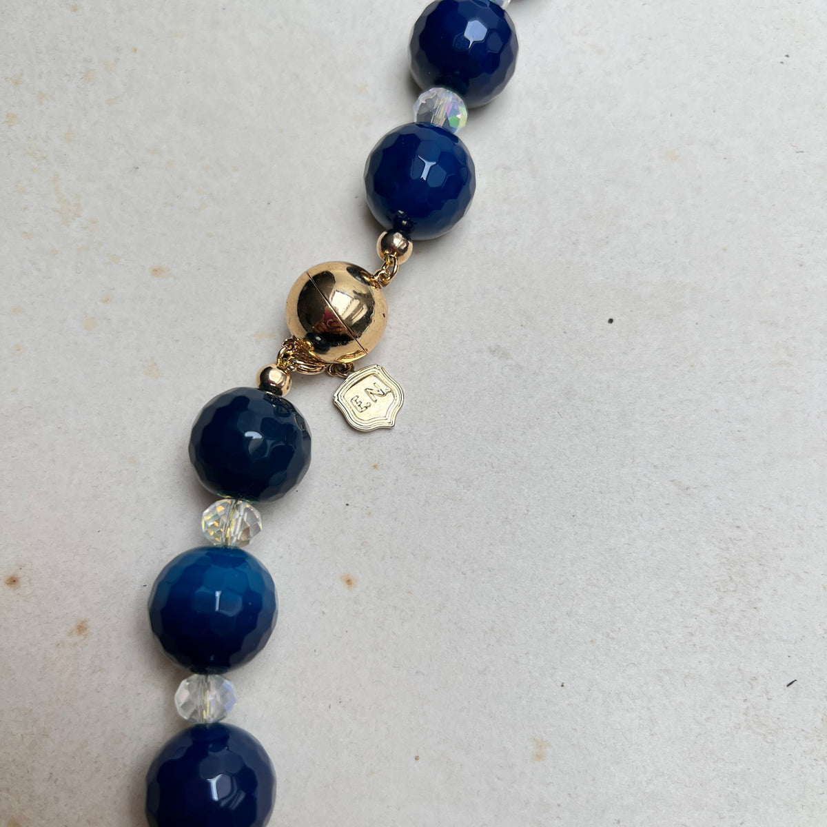 Vintage Chalcedon Glasperlen Halskette mit Magnetverschluss