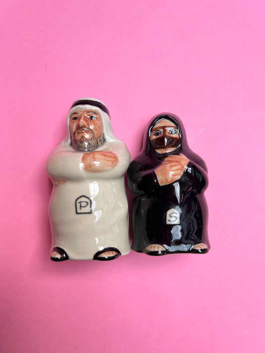 Salz- und Pfefferstreuer Arabisches Paar | Keramik Nippes Streuer Set mit Originalverpackung | Ägypten Souvenir Scheich und Sheikha Niqab