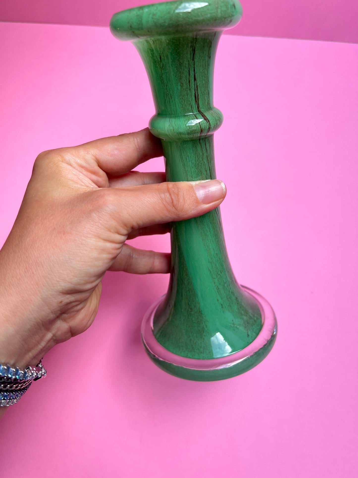 Grüner 70er Vintage Blumenvase schmale lange Vase Glas Kerzenständer Retro Jade Marmor Optik für Wohnzimmer