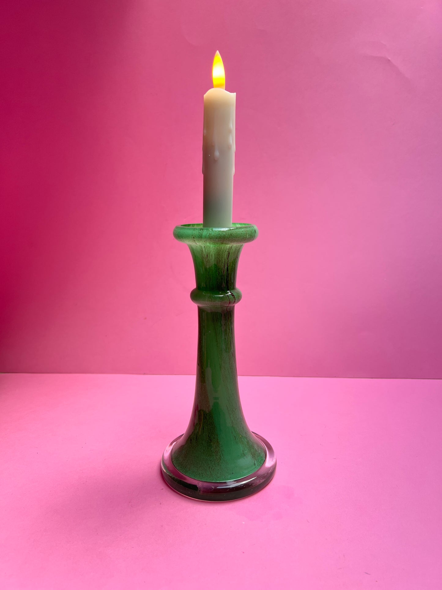 Grüner 70er Vintage Blumenvase schmale lange Vase Glas Kerzenständer Retro Jade Marmor Optik für Wohnzimmer