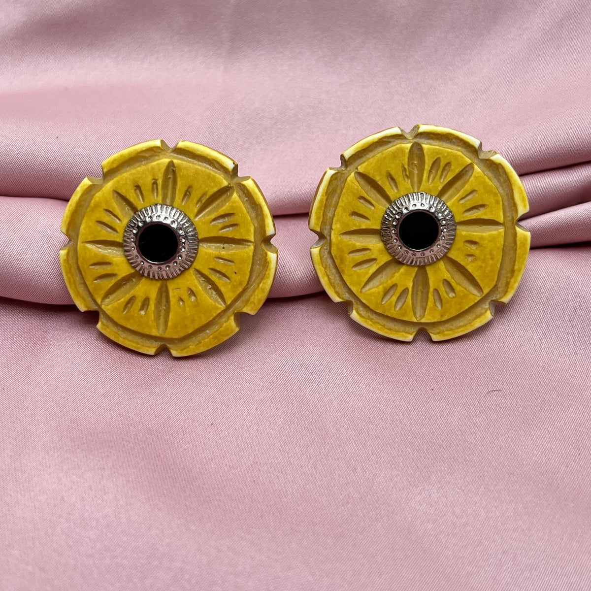 Vintage 90er Ohrclipse Resin Sonnenblume gelbe Blumen