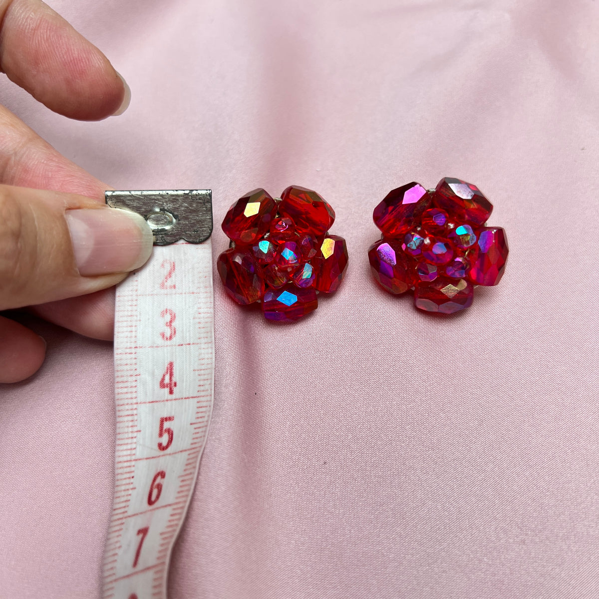 Vintage AB Glitzer Ohrclipse West Germany Deadstock rote Aurora Borealis Cluster Blumen Lagerware 50er Jahre