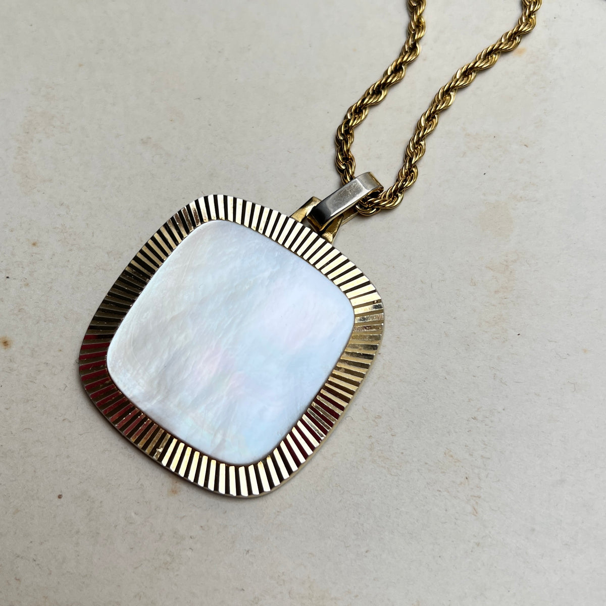 Vintage Perlmutt Halskette Westdeutschland Österreich Mid Century Modeschmuck Gold - Ges. Gesch. gemarkt