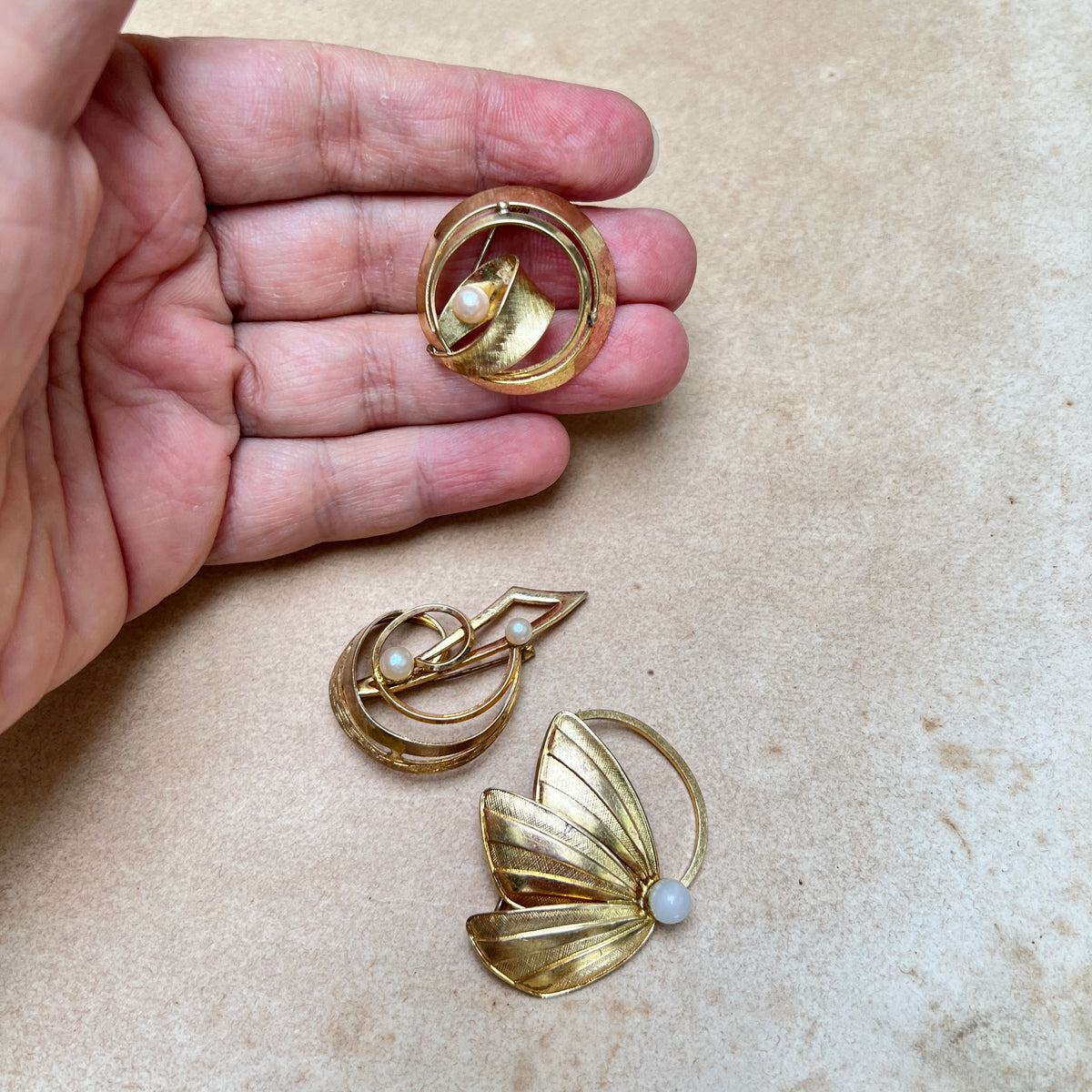 Vintage Broschen Mid Century Perle gold filigran 50er Schmuck B-Ware Konvolut