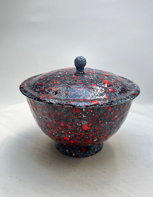 70er Jahre schwarz rote Emaille Dose mit Deckel gesprenkelt Bonbonniere Gewürz Gefäß Vintage Mid Century