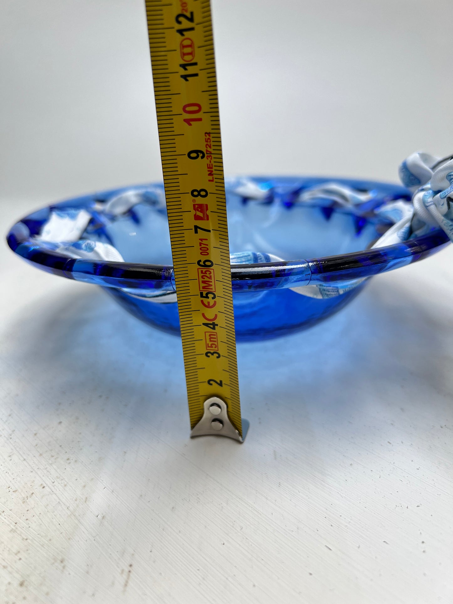 Vintage Glasschale blau mit Band Schleife maritime Snackschale coastal Süßigkeiten Anbiet Schale Lochrand