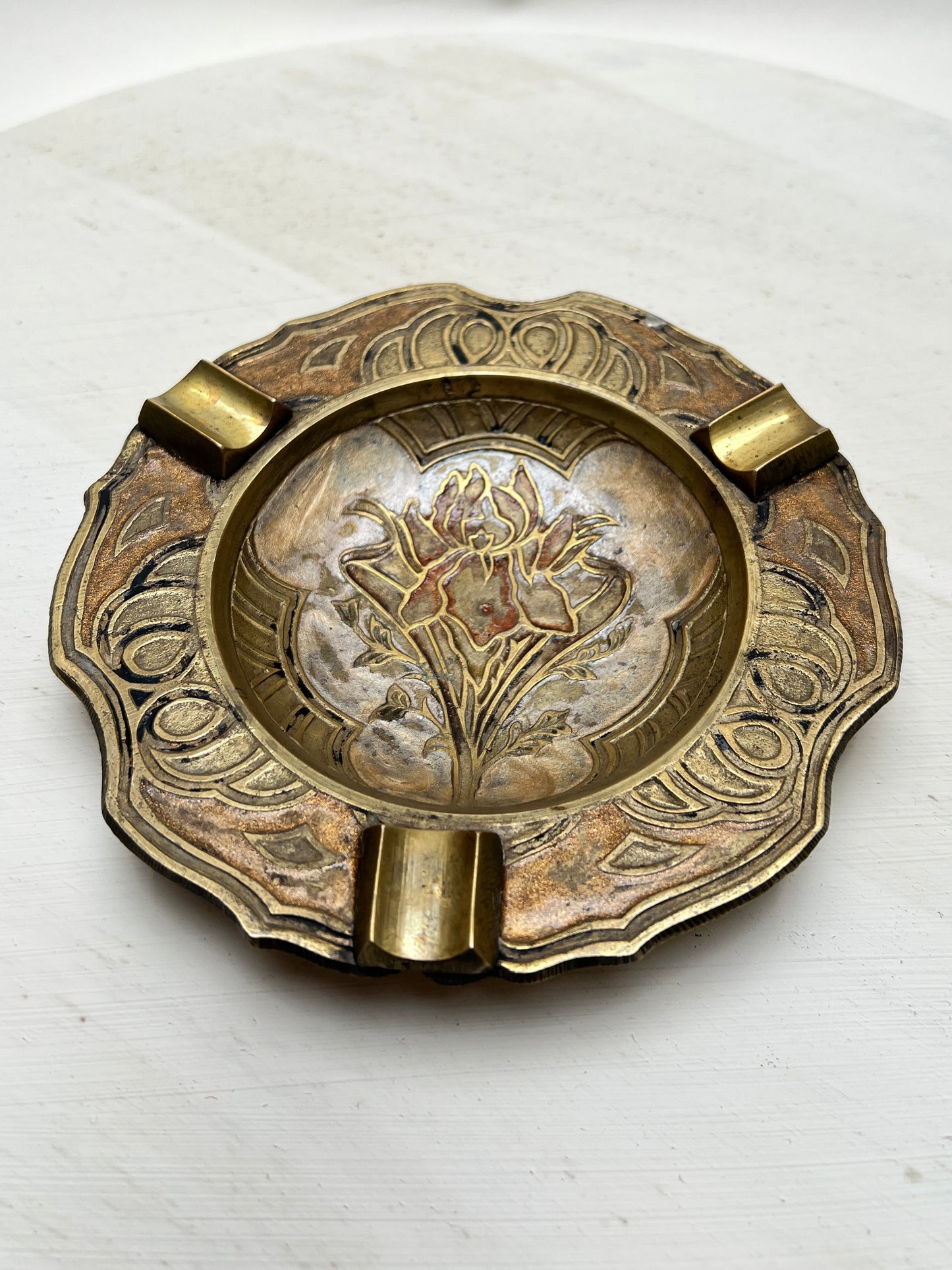 Vintage Messing Aschenbecher Art Déco Jugendstil Blumenmotiv Metall Ascher