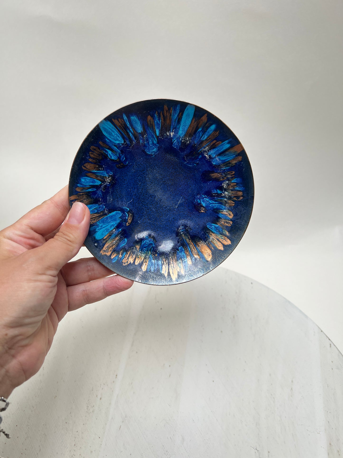 Vintage Emaille Schale handbemalt | Blau Türkis Kupfer | Mid Century Dekoschale | Kunstemaille | 20 cm