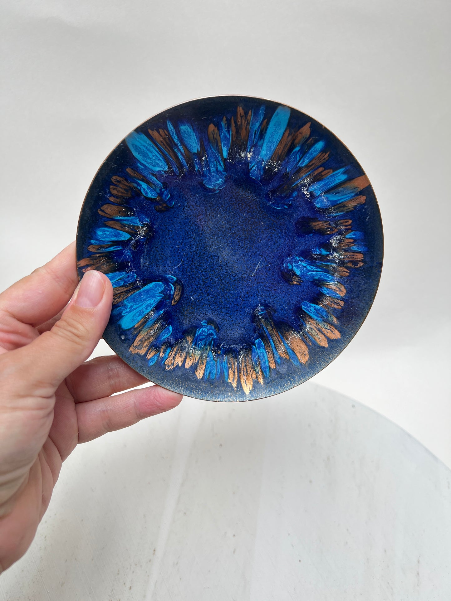 Vintage Emaille Schale handbemalt | Blau Türkis Kupfer | Mid Century Dekoschale | Kunstemaille | 20 cm