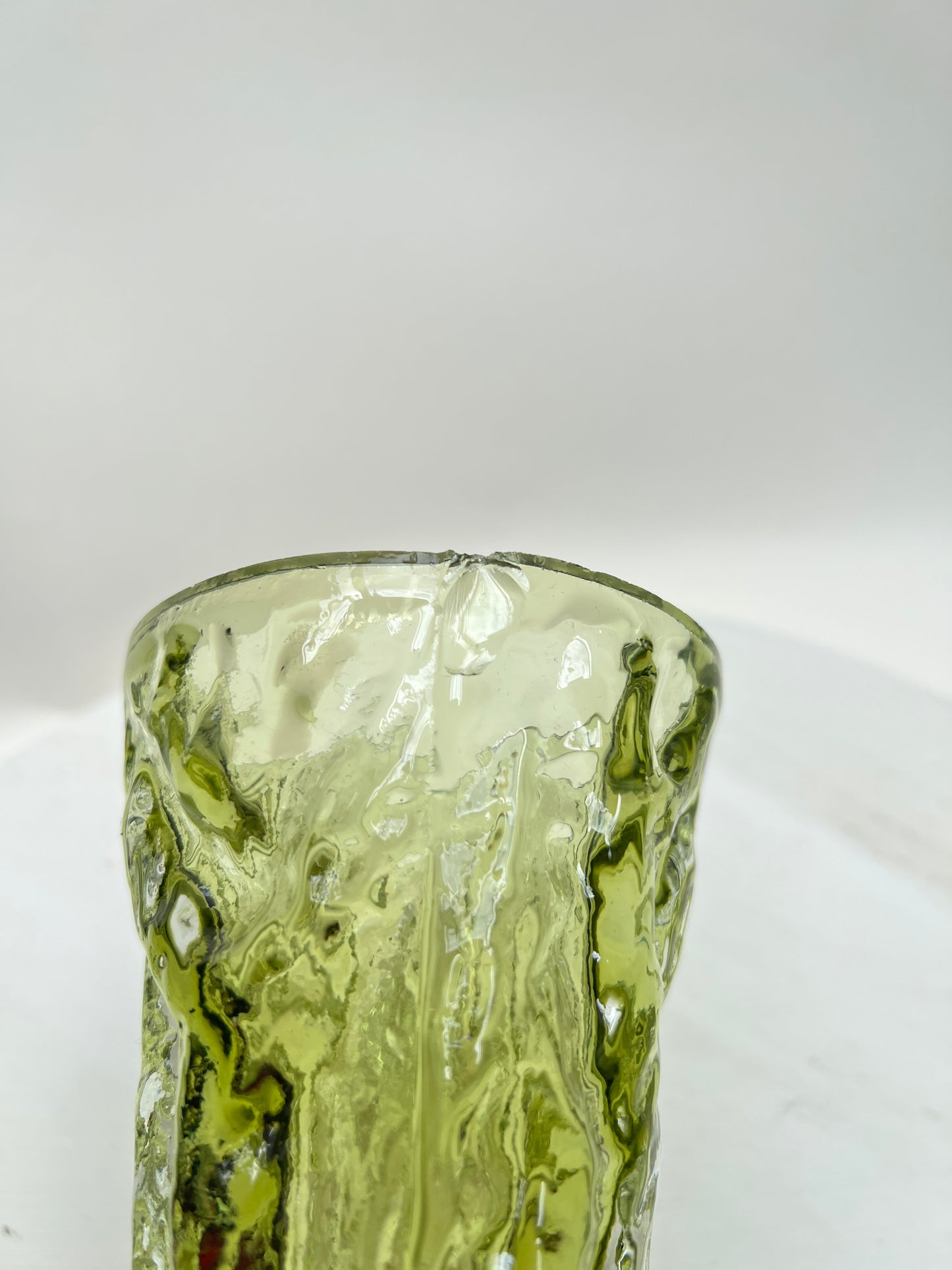 Ingrid Glas Vase Blumenvase grün Borkenglas Mid Century Pressglas grün