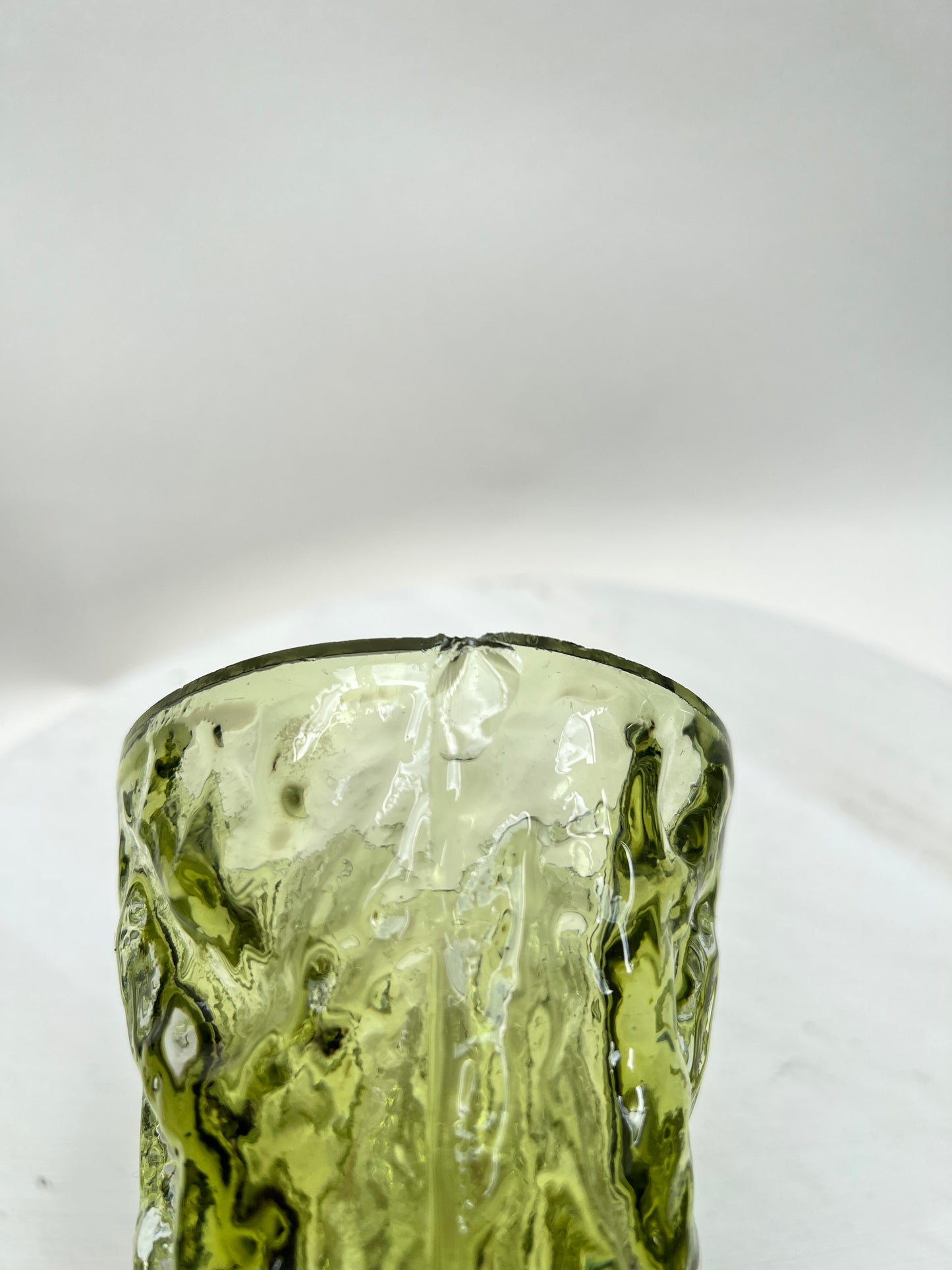 Ingrid Glas Vase Blumenvase grün Borkenglas Mid Century Pressglas grün