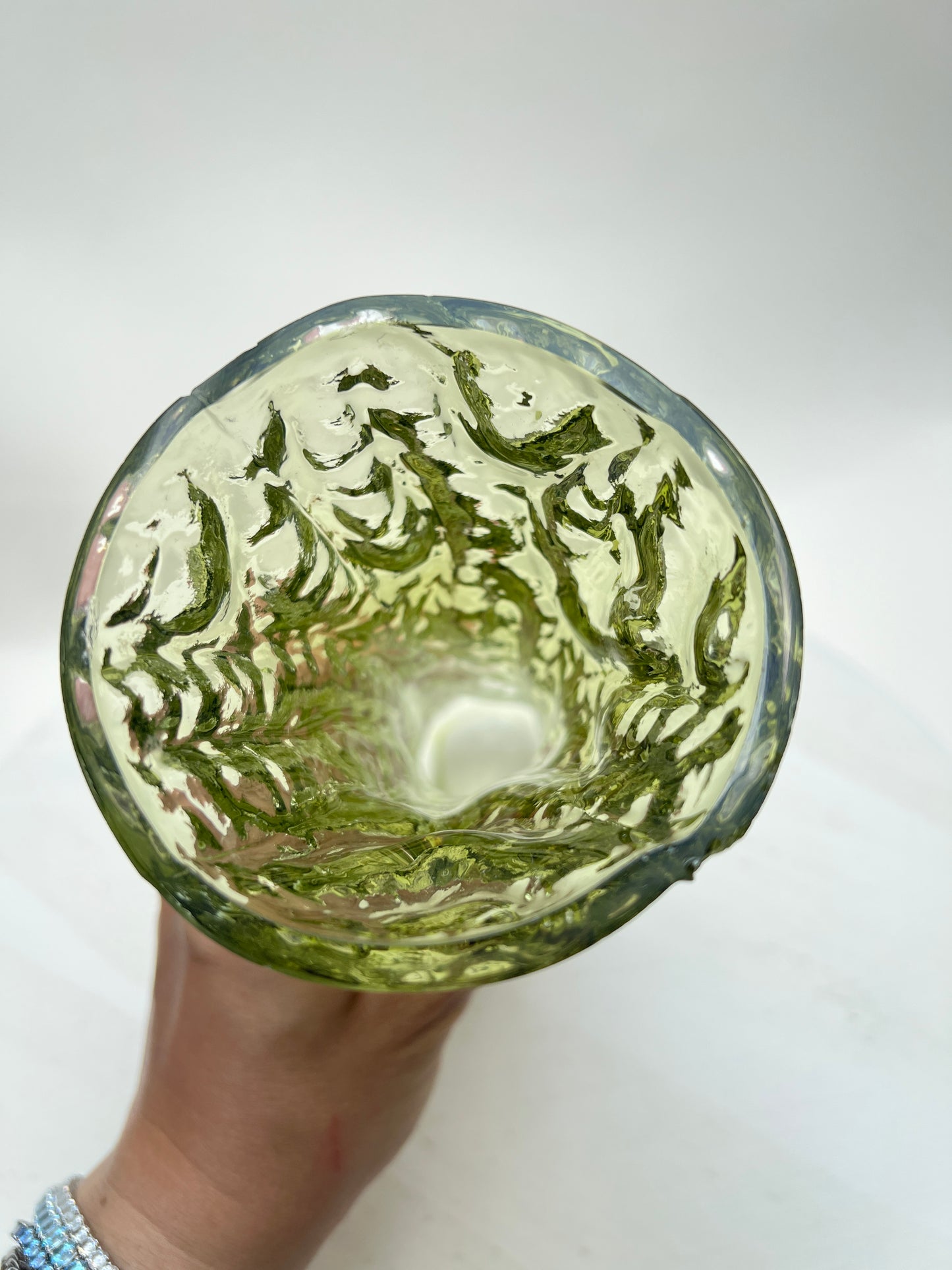 Ingrid Glas Vase Blumenvase grün Borkenglas Mid Century Pressglas grün