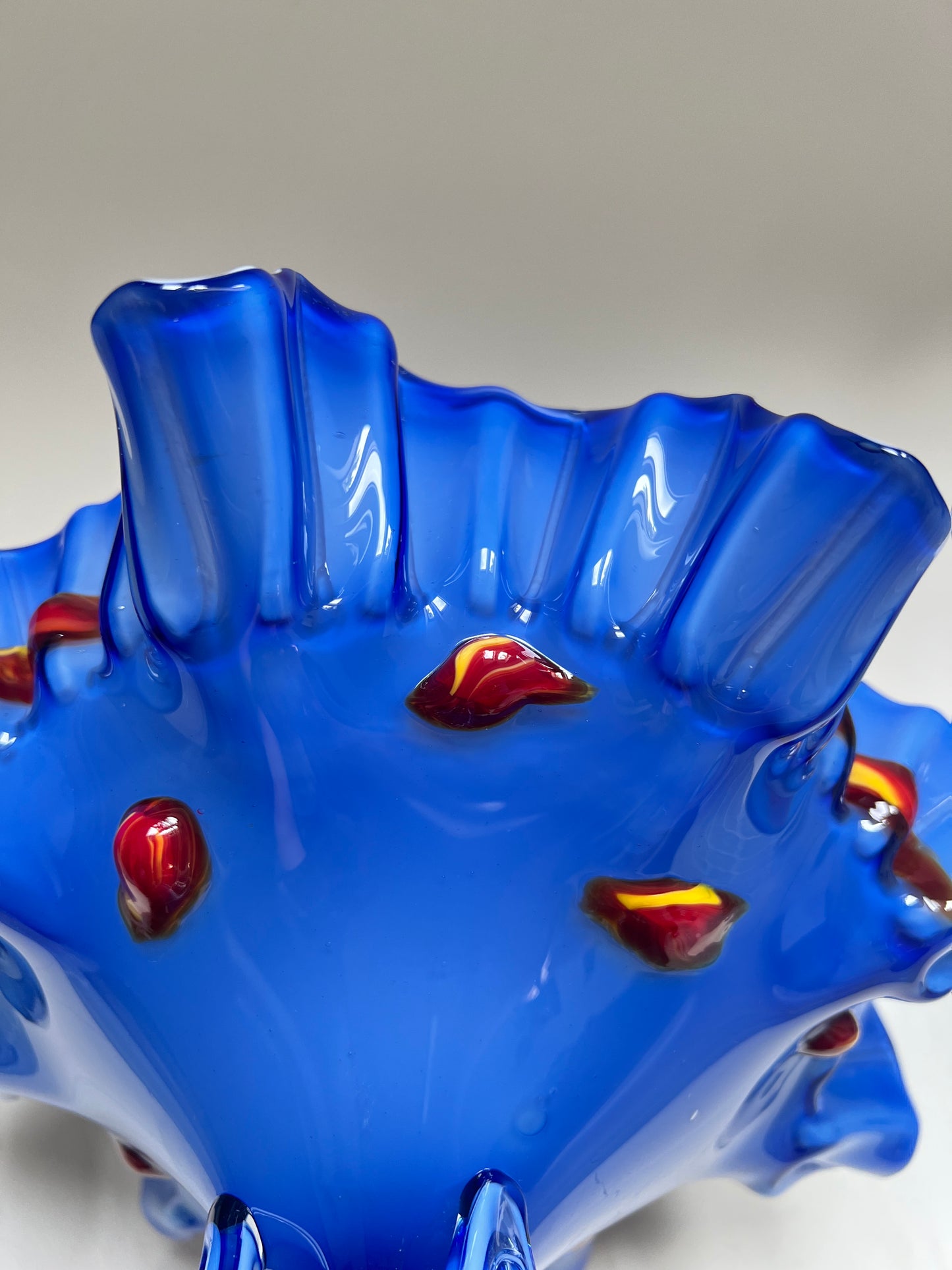 Vintage Murano Stil Glasvase Blau Handgefertigte Kunstglas Vase mit Rüschenrand 27 cm