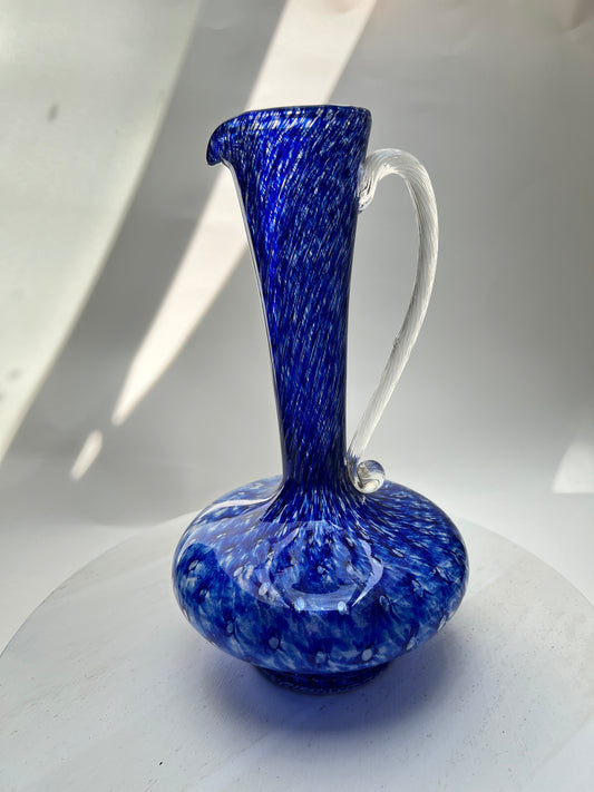 Große mundgeblasene Studioglas Kanne Kobaltblau Weiß | Murano Stil | Italien Kunstglas Vase Mid Century 35 cm