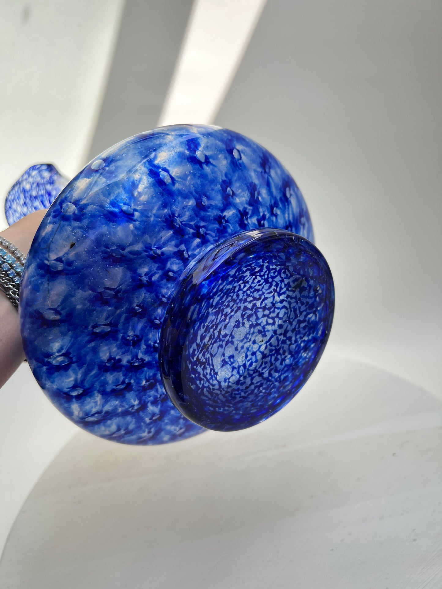 Große mundgeblasene Studioglas Kanne Kobaltblau Weiß | Murano Stil | Italien Kunstglas Vase Mid Century 35 cm