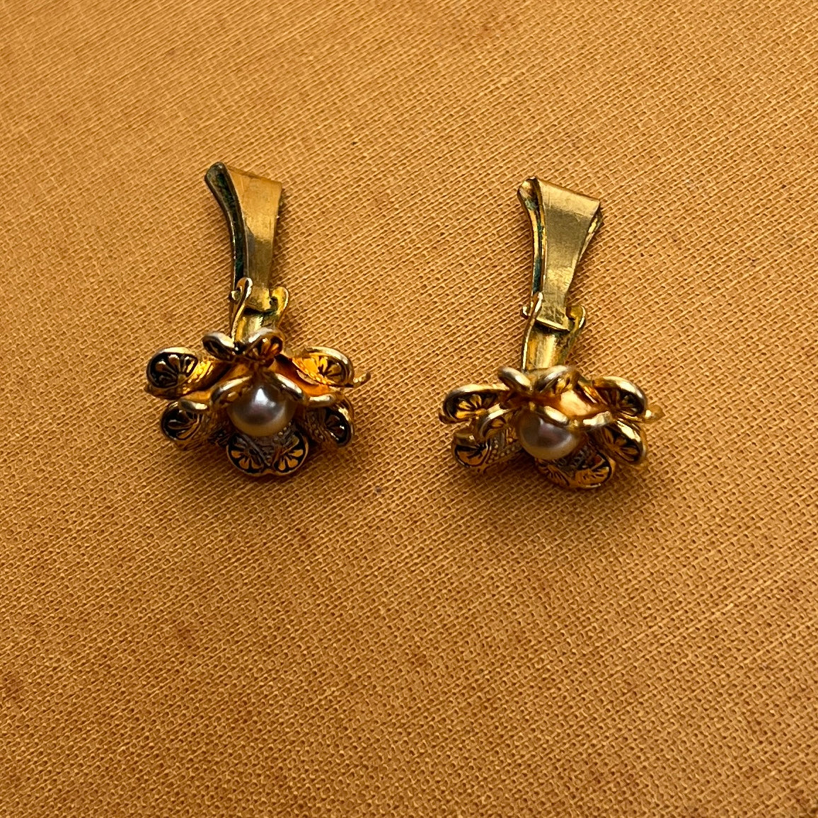 Vintage Toledo Damaszener Ohrclips 24K Gold Pearl Cluster Ohrringe Spanien 60er / 70er