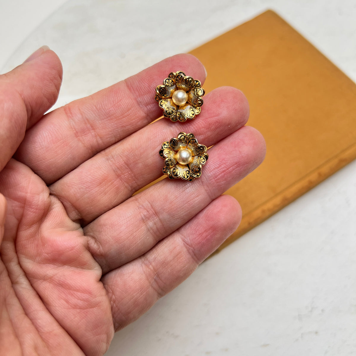 Vintage Toledo Damaszener Ohrclips 24K Gold Pearl Cluster Ohrringe Spanien 60er / 70er