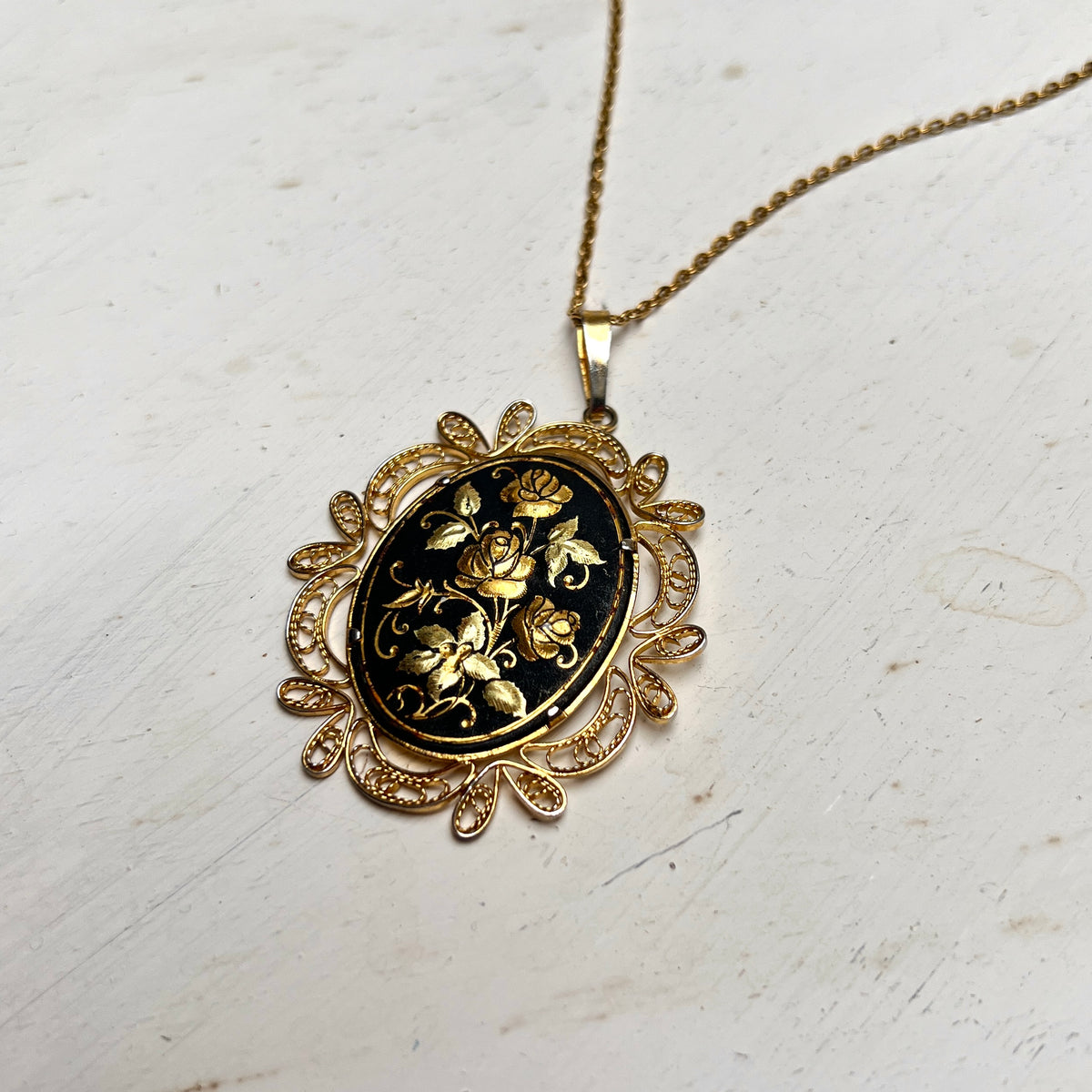 Vintage Toledo Damaszener Medaillon Kette Filigraner XL Anhänger mit Rosen Motiv Spanien 60er / 70er