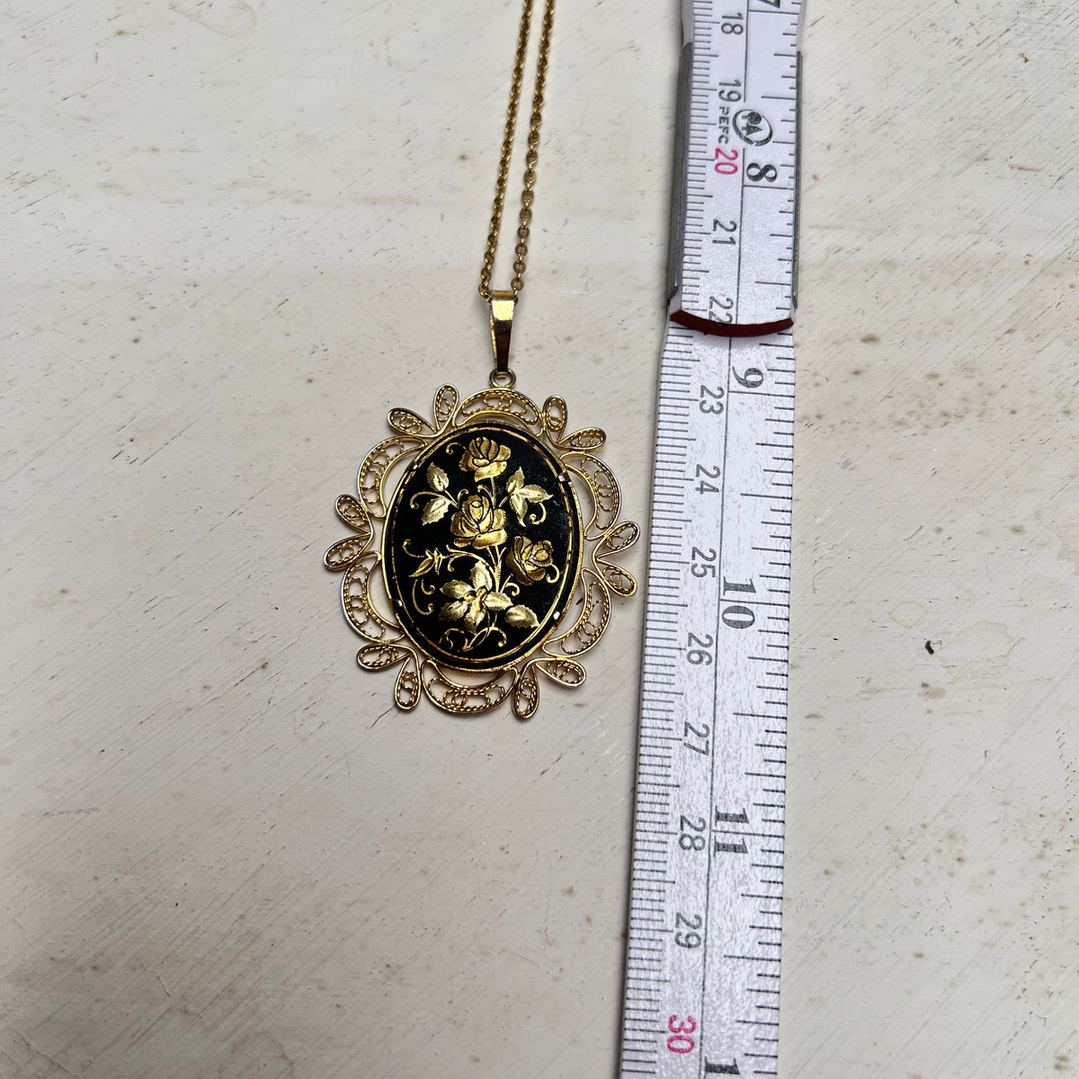 Vintage Toledo Damaszener Medaillon Kette Filigraner XL Anhänger mit Rosen Motiv Spanien 60er / 70er