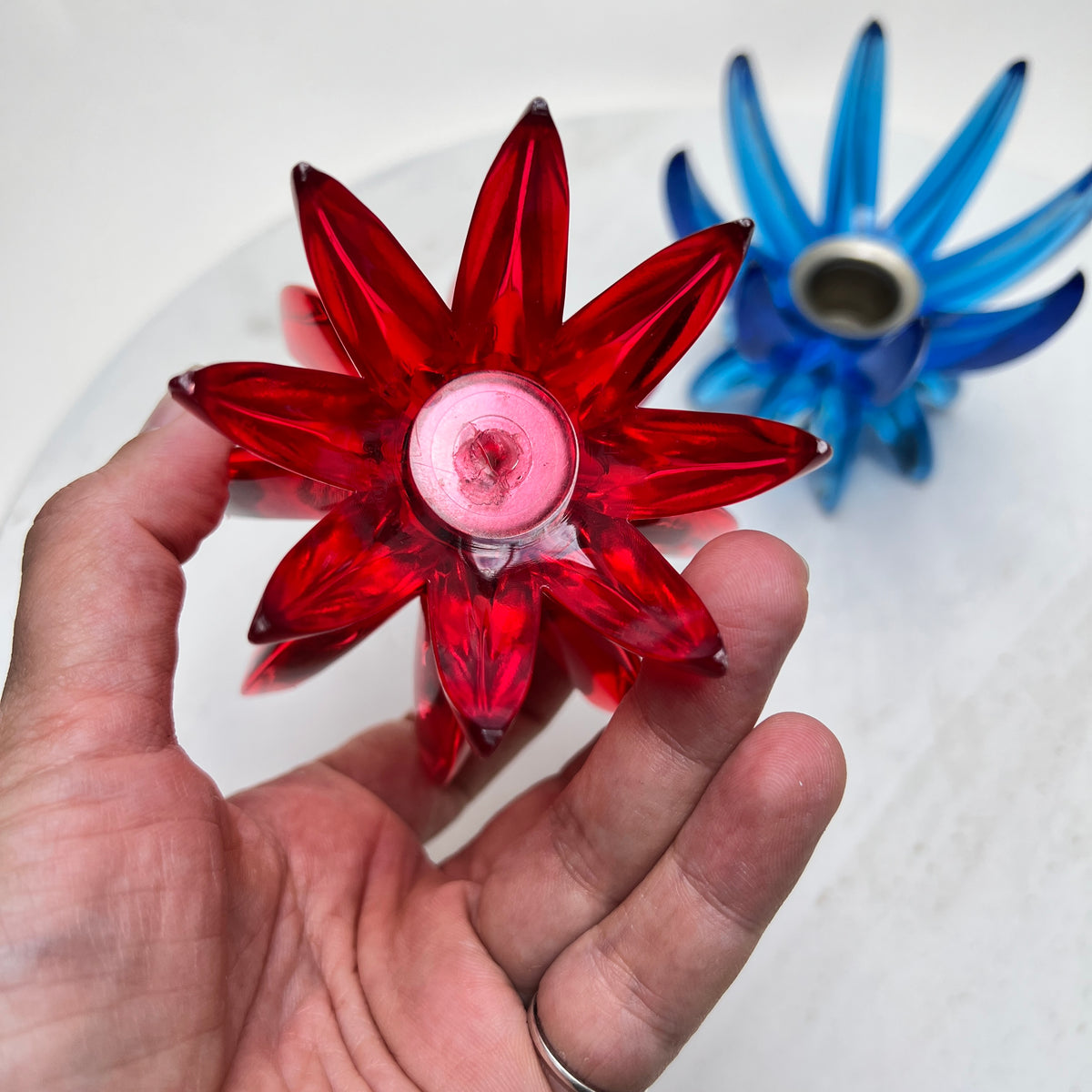 2 Stück Vintage Friedel Kerzenhalter Kerzenständer blau rot Space Age Lotus Starburst
