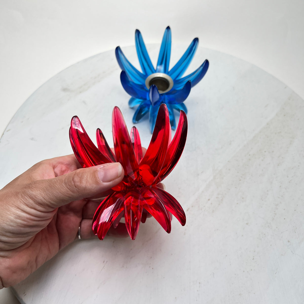 2 Stück Vintage Friedel Kerzenhalter Kerzenständer blau rot Space Age Lotus Starburst