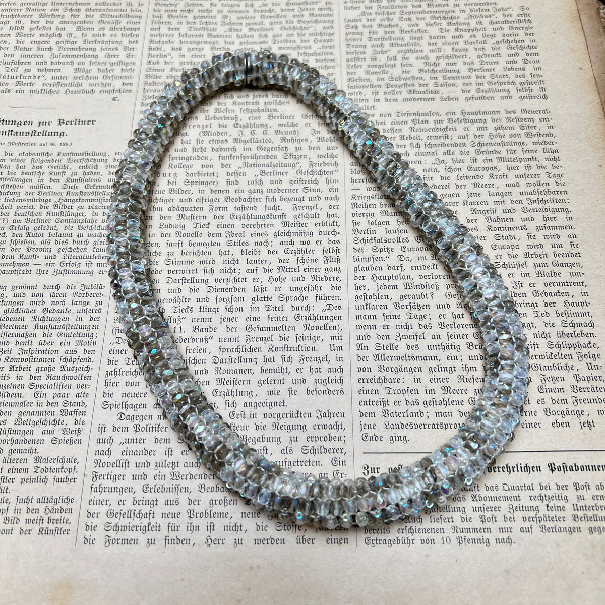 Vintage 60er Jahre Glasperlenkette gehäkelt mit Aurora Borealis Steinen