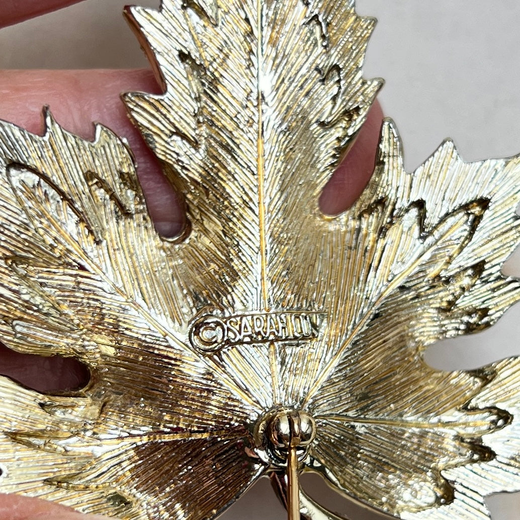 Vintage Sarah Coventry „Nature’s Choice“ Ahornblatt Brosche Two-Tone-Design Sarah Cov. amerikanischer Modeschmuck