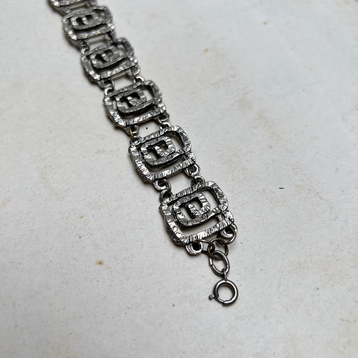 Vintage silberfarbenes Brutalismus Armband Rinden Bark skandinavisch