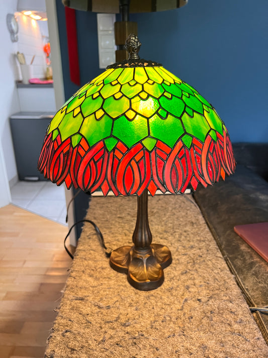 Grüne Blätter Tiffany Stil Jugenstil Art Deco Tischlampe Schreibtisch Wohnzimmer Lampe Buntglas