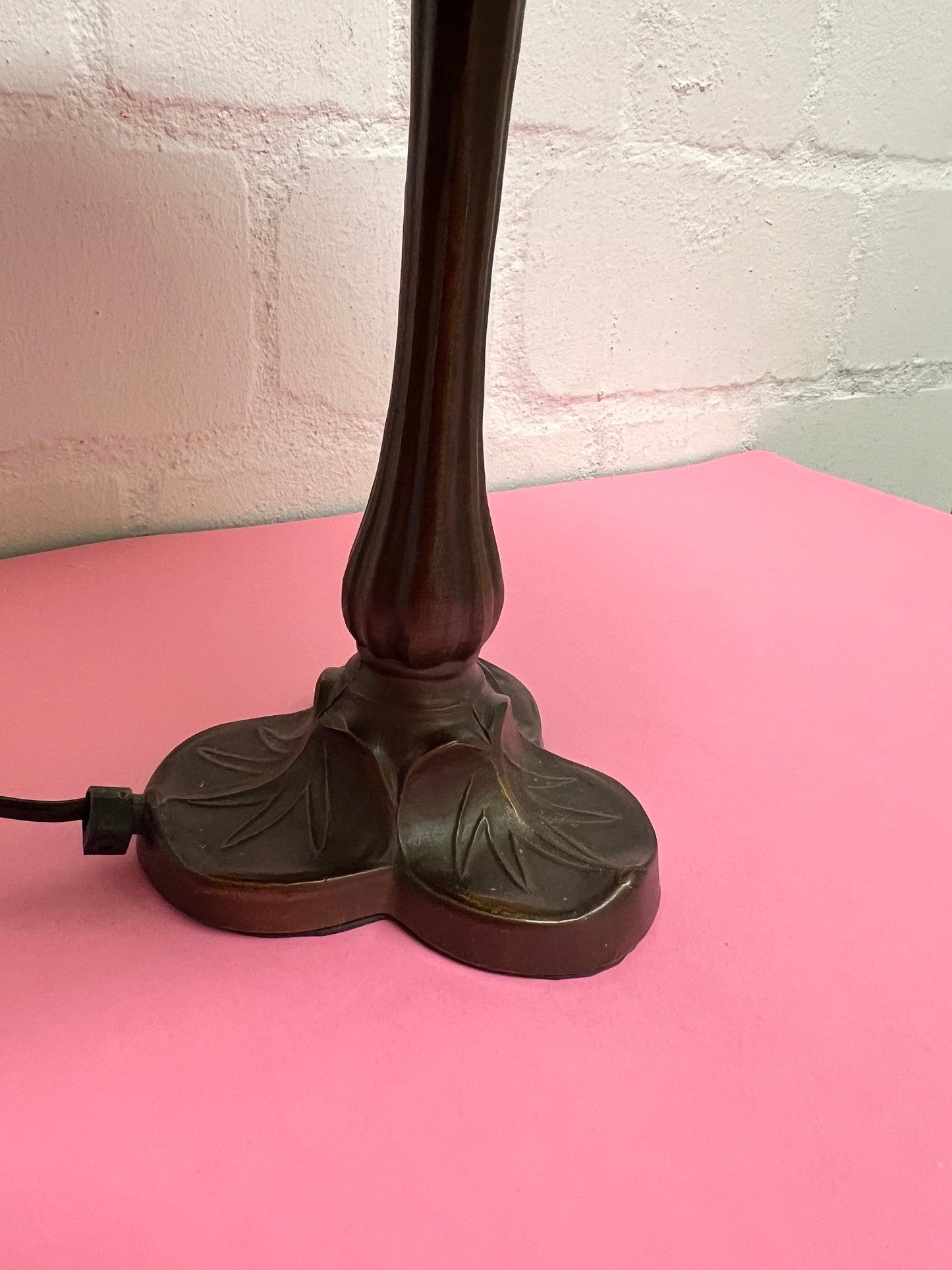 Grüne Blätter Tiffany Stil Jugenstil Art Deco Tischlampe Schreibtisch Wohnzimmer Lampe Buntglas