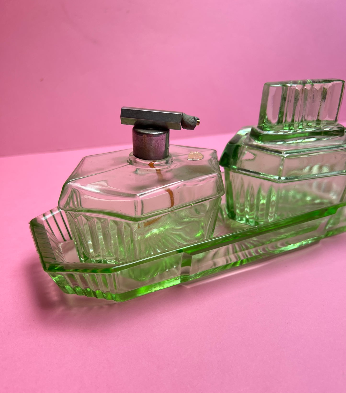 Antikes Vintage Schminktischset Perfumflasche Zerstäuber Puderdose Art Deco Buntglas Schale Depressionsglas