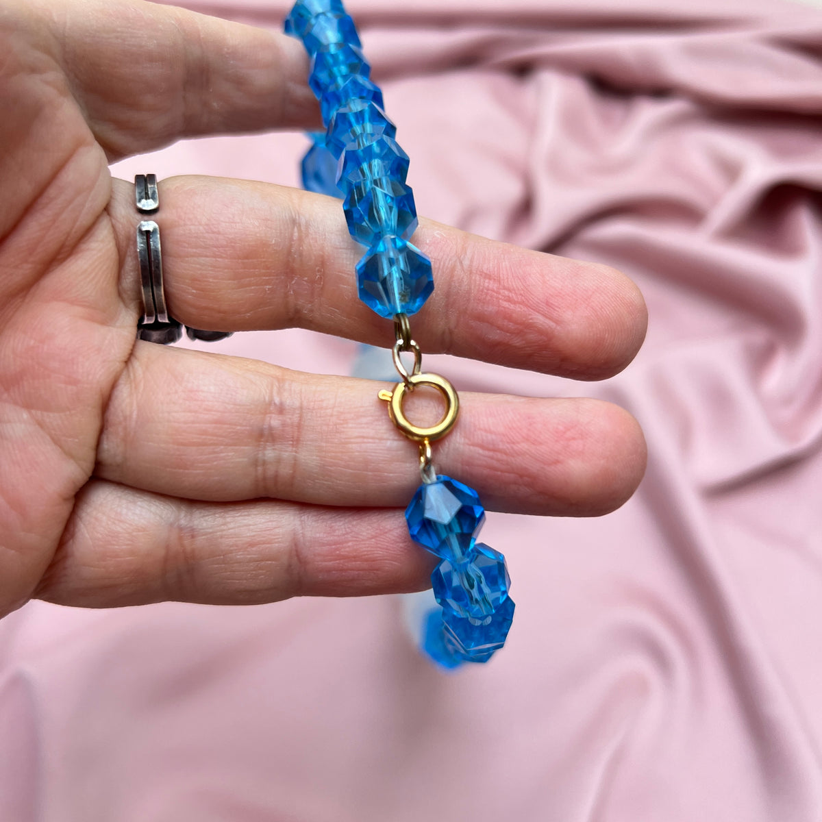Vintage 90s Chunky 3D Blüten Lucite Resin Kette hellblau Garland