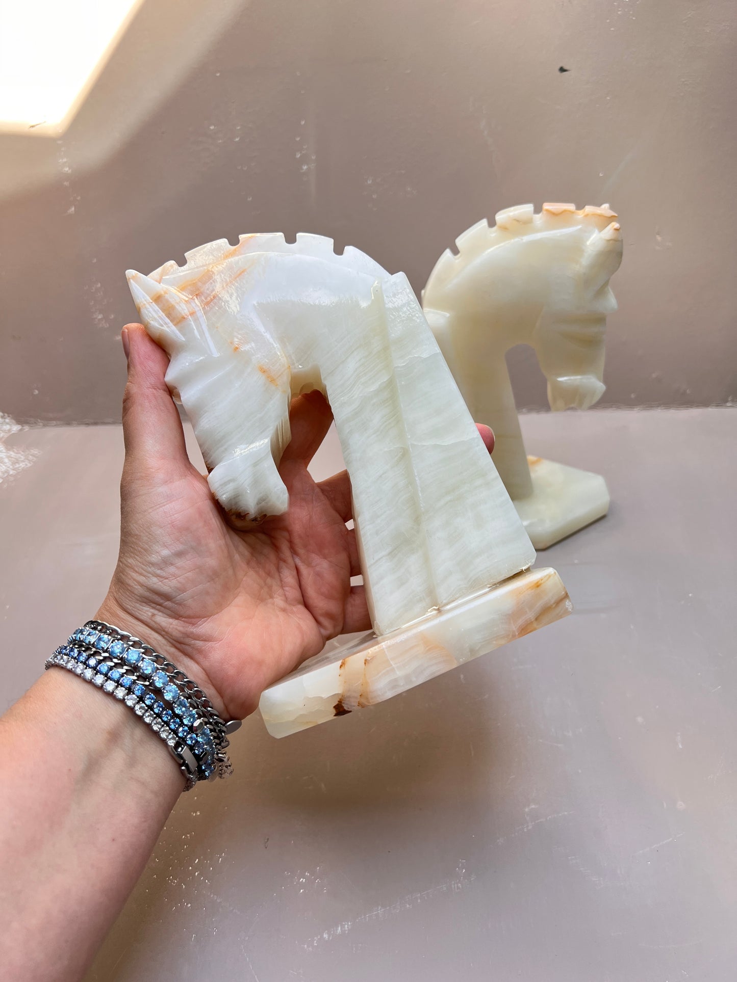Vintage Onyx Pferde Buchstützen Paar – Alabaster Onyx Marmor Bookends – Mid Century Pferdekopf Skulpturen