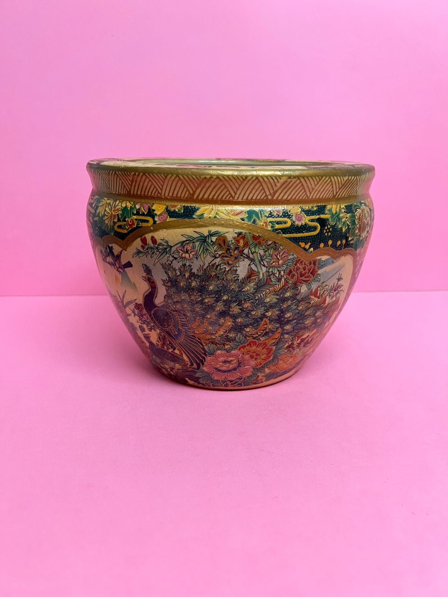 Vintage Satsuma Cachepot / Blumentopf Übertopf mit Pfauenmotiv – handbemalte Asiatische Keramik