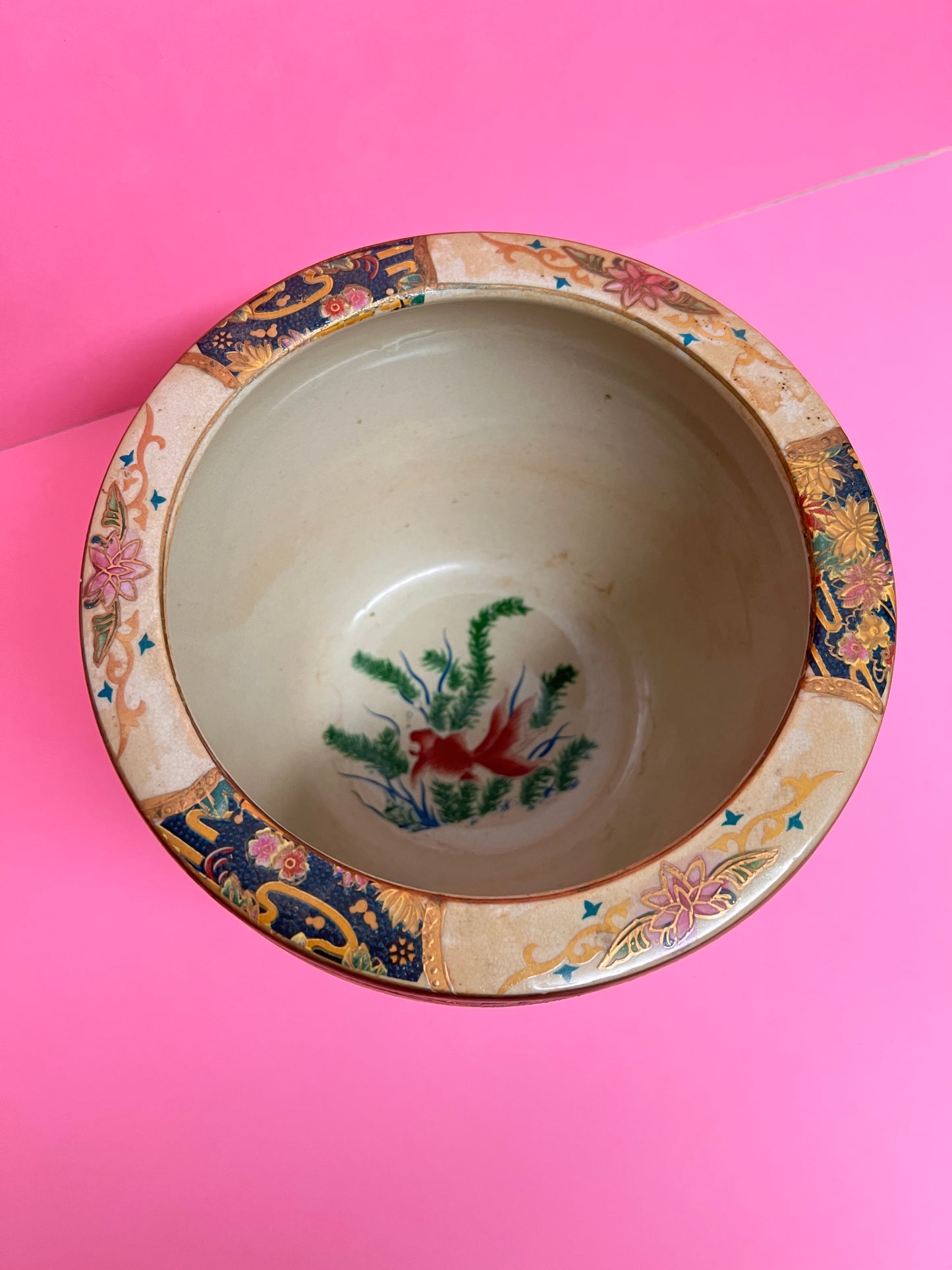 Vintage Satsuma Cachepot / Blumentopf Übertopf mit Pfauenmotiv – handbemalte Asiatische Keramik
