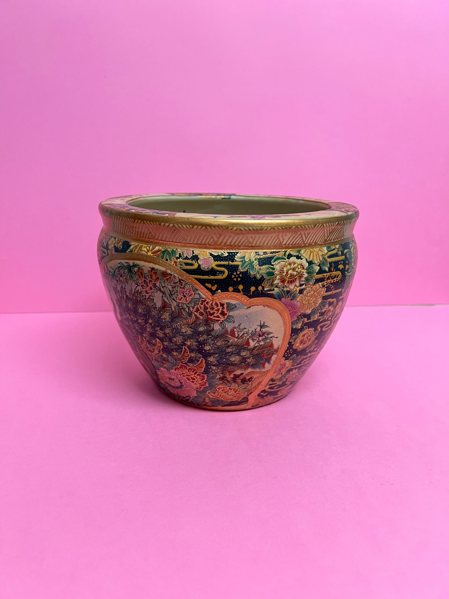 Vintage Satsuma Cachepot / Blumentopf Übertopf mit Pfauenmotiv – handbemalte Asiatische Keramik