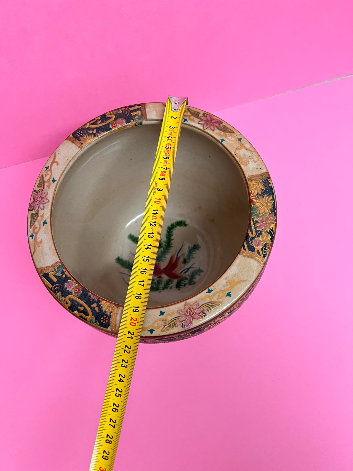 Vintage Satsuma Cachepot / Blumentopf Übertopf mit Pfauenmotiv – handbemalte Asiatische Keramik