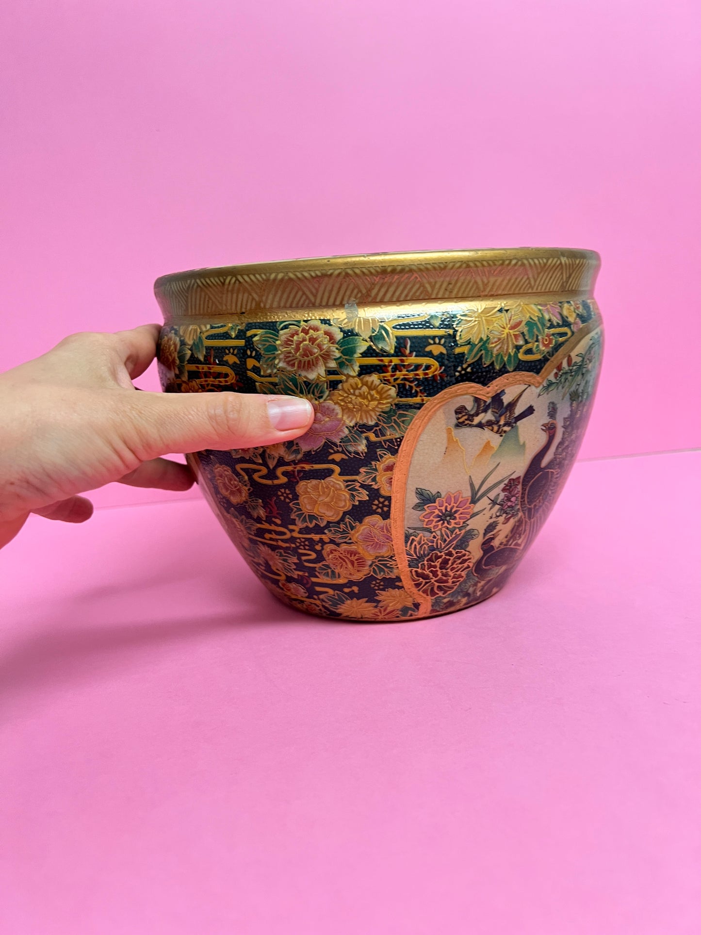Vintage Satsuma Cachepot / Blumentopf Übertopf mit Pfauenmotiv – handbemalte Asiatische Keramik