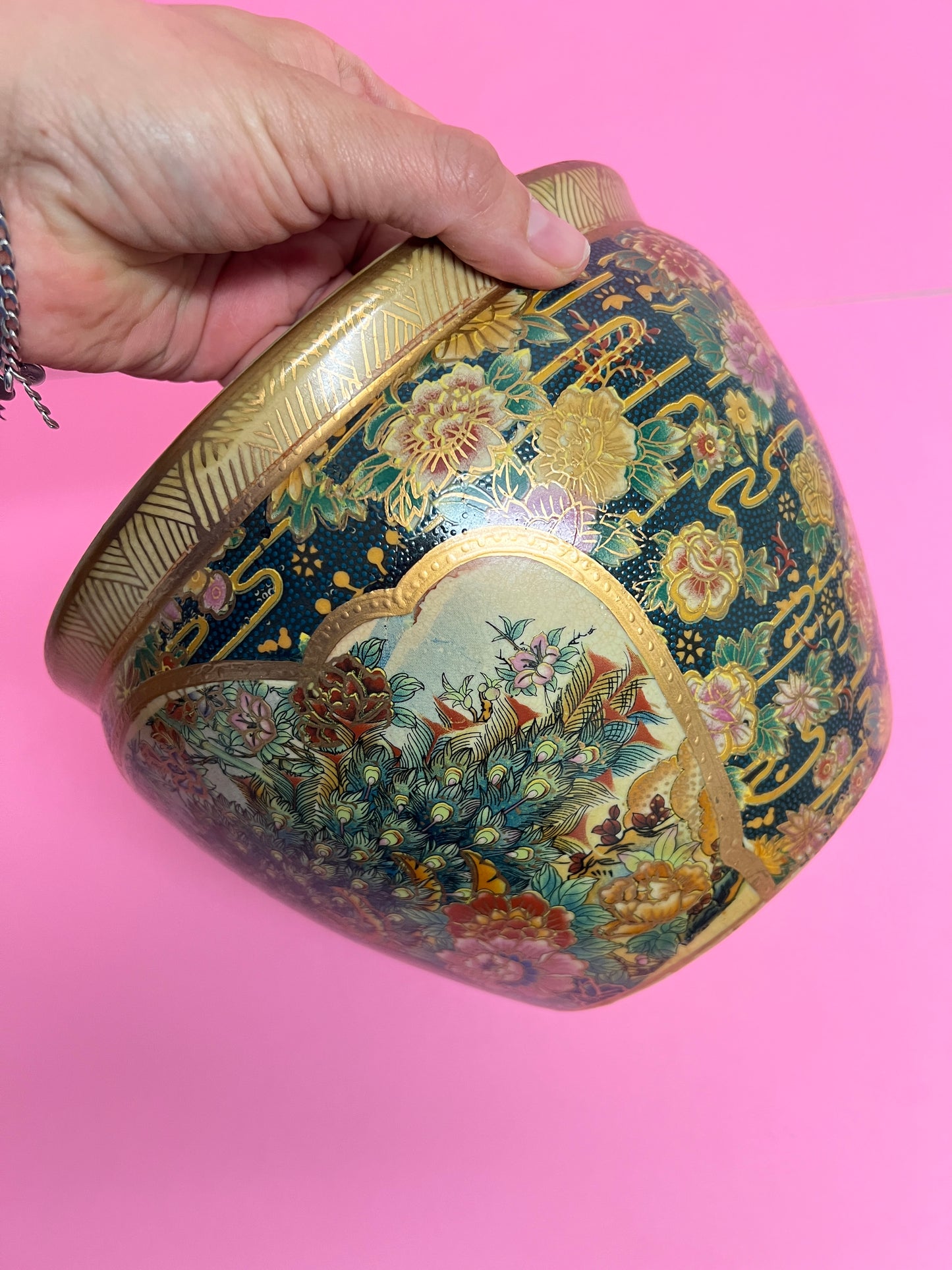 Vintage Satsuma Cachepot / Blumentopf Übertopf mit Pfauenmotiv – handbemalte Asiatische Keramik