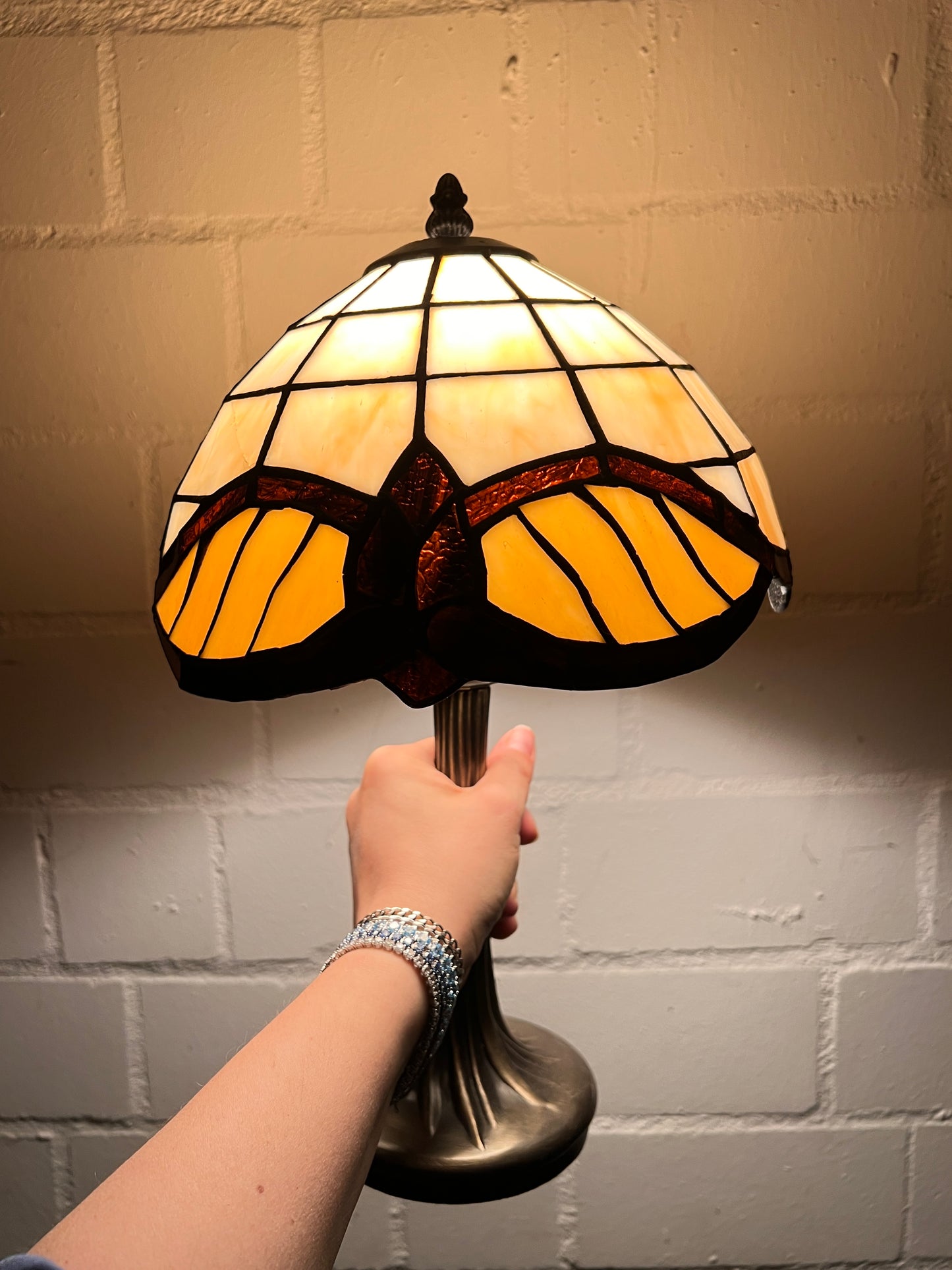 Vintage Tiffany Tischlampe Creme Bernstein | Tiffany Stil Lampe mit Bleiglas Schirm | Jugendstil Tischleuchte