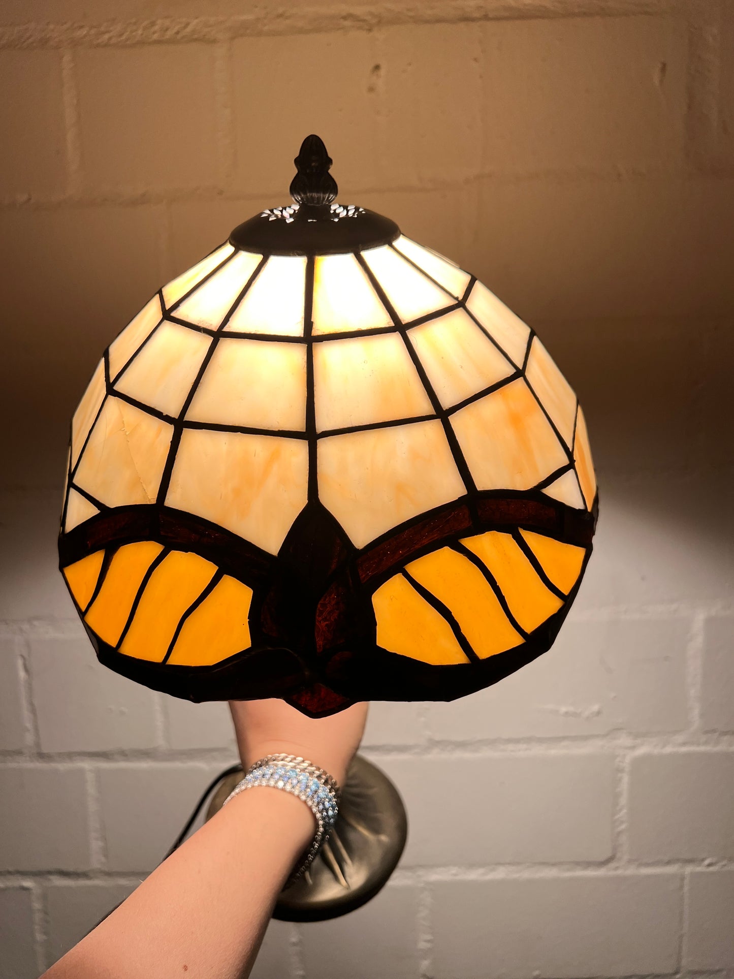 Vintage Tiffany Tischlampe Creme Bernstein | Tiffany Stil Lampe mit Bleiglas Schirm | Jugendstil Tischleuchte