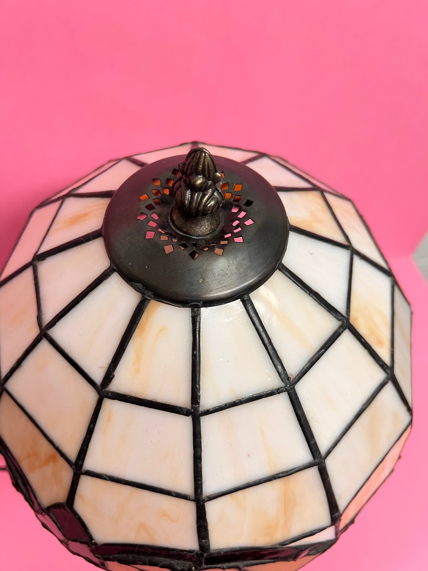 Vintage Tiffany Tischlampe Creme Bernstein | Tiffany Stil Lampe mit Bleiglas Schirm | Jugendstil Tischleuchte